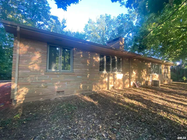 $218,000 | 1815 Mound Road, Jacksonville, IL 62650