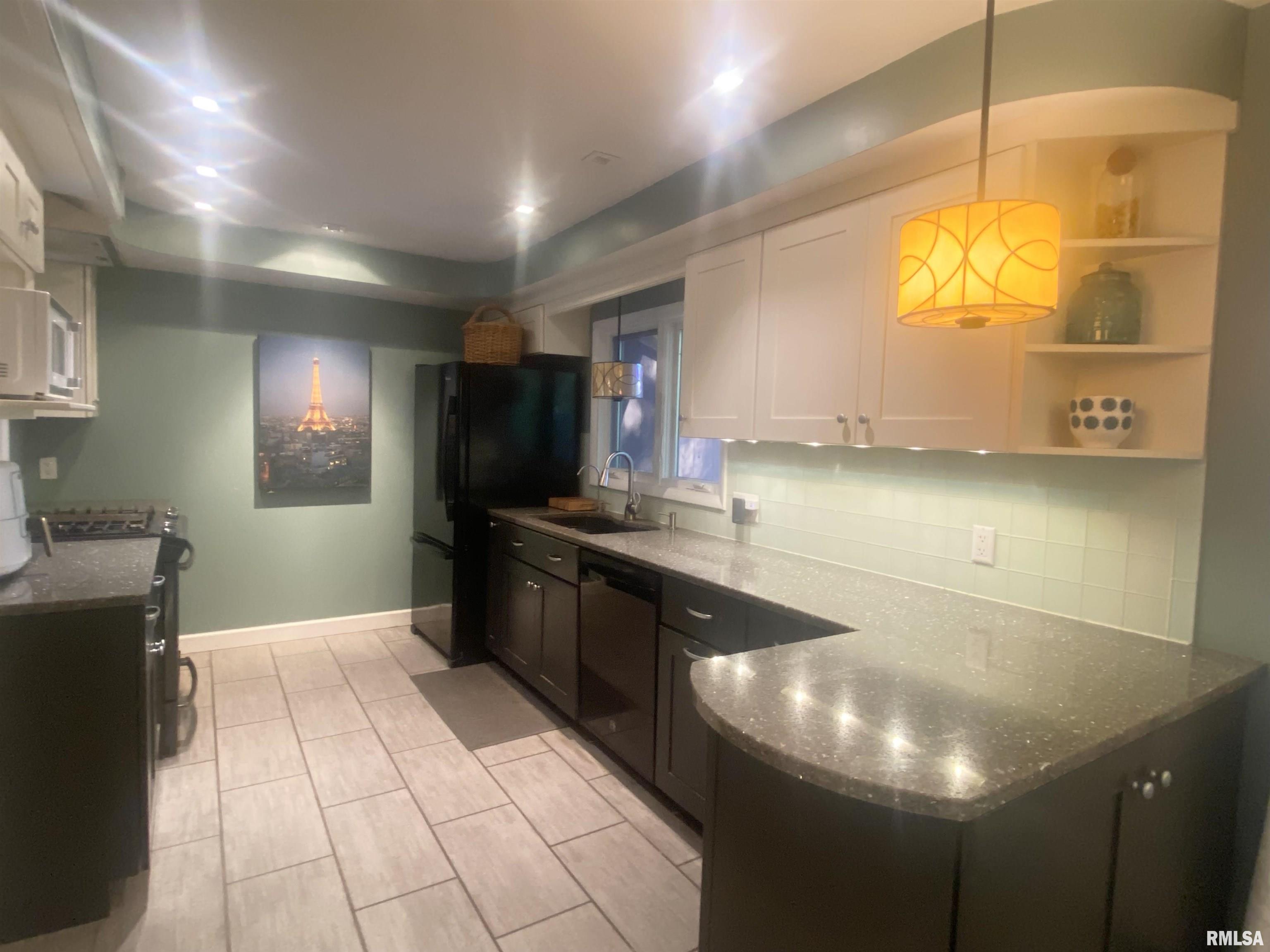 1815 Mound Road Jacksonville, IL 62650 - Photo 14 of 34