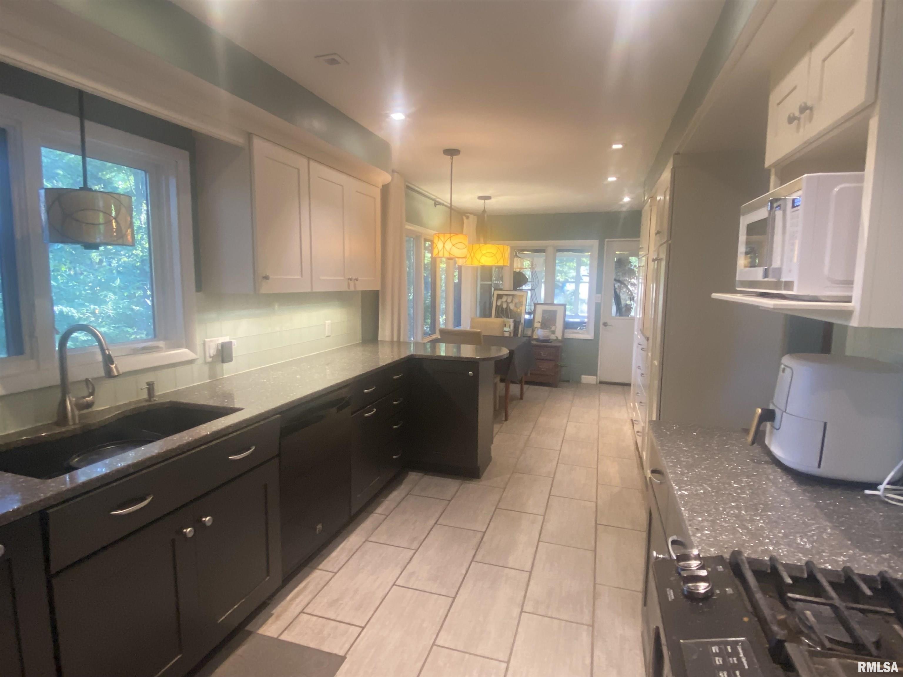 1815 Mound Road Jacksonville, IL 62650 - Photo 15 of 34