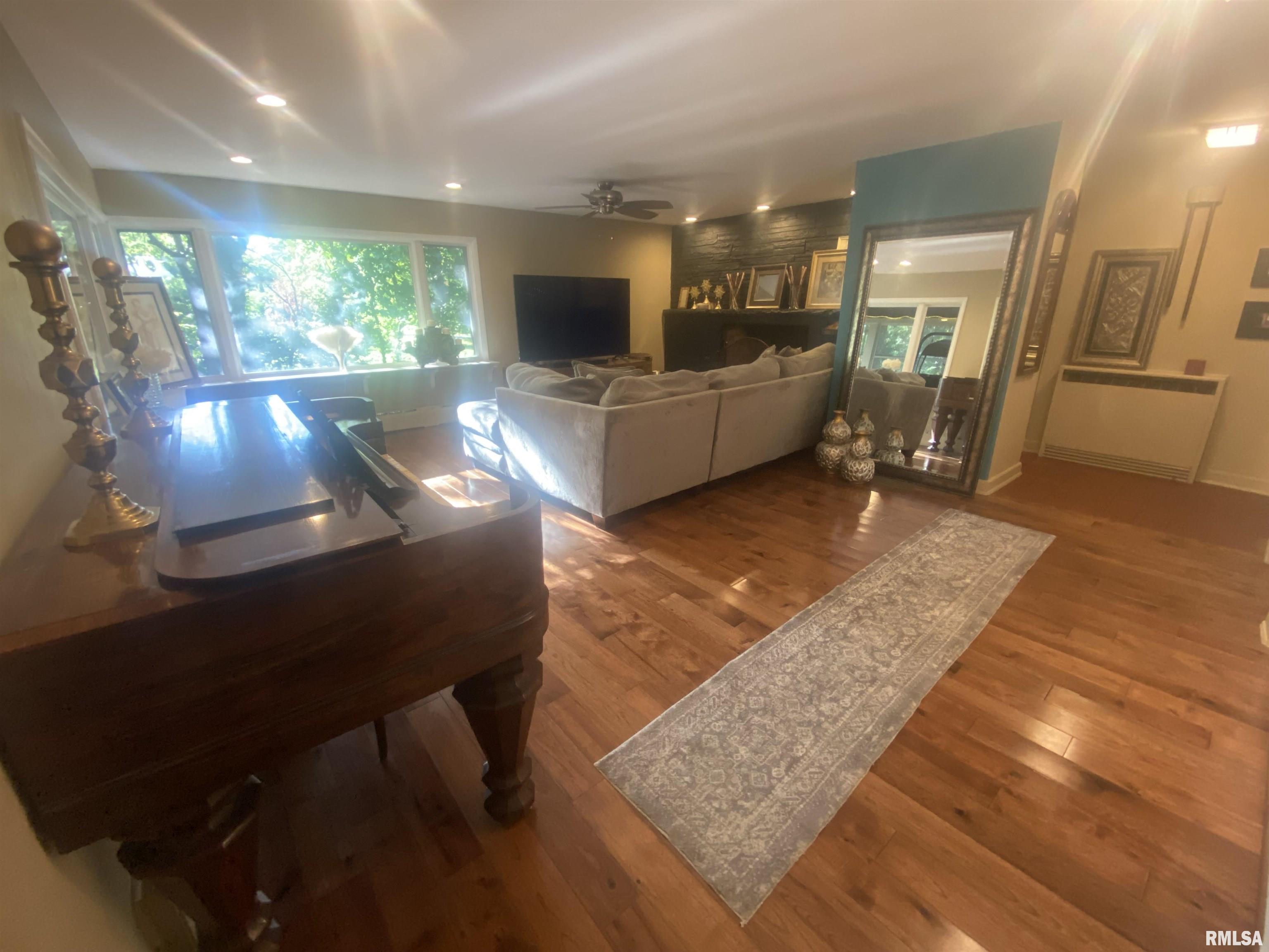 1815 Mound Road Jacksonville, IL 62650 - Photo 16 of 34