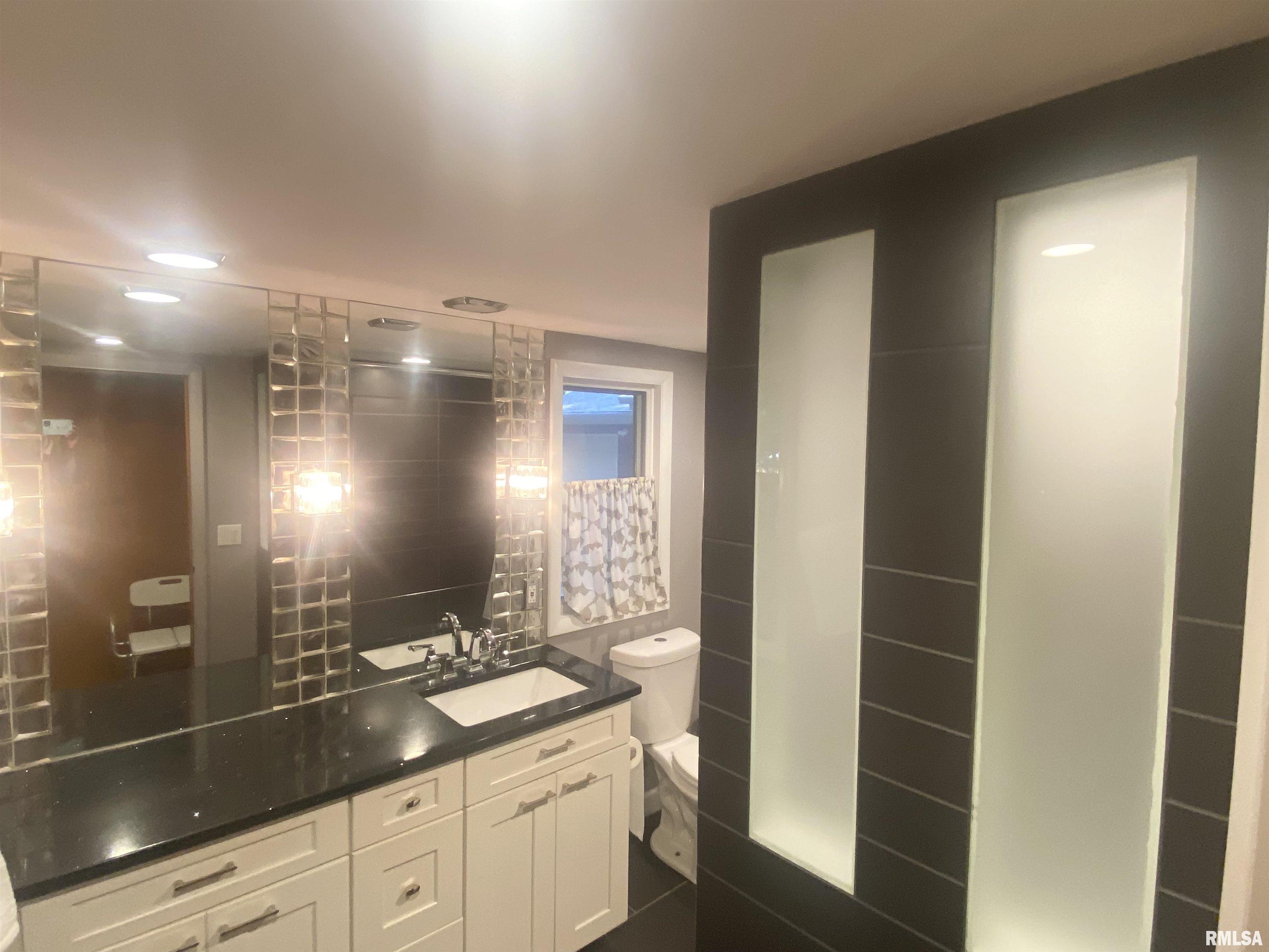 1815 Mound Road Jacksonville, IL 62650 - Photo 22 of 34