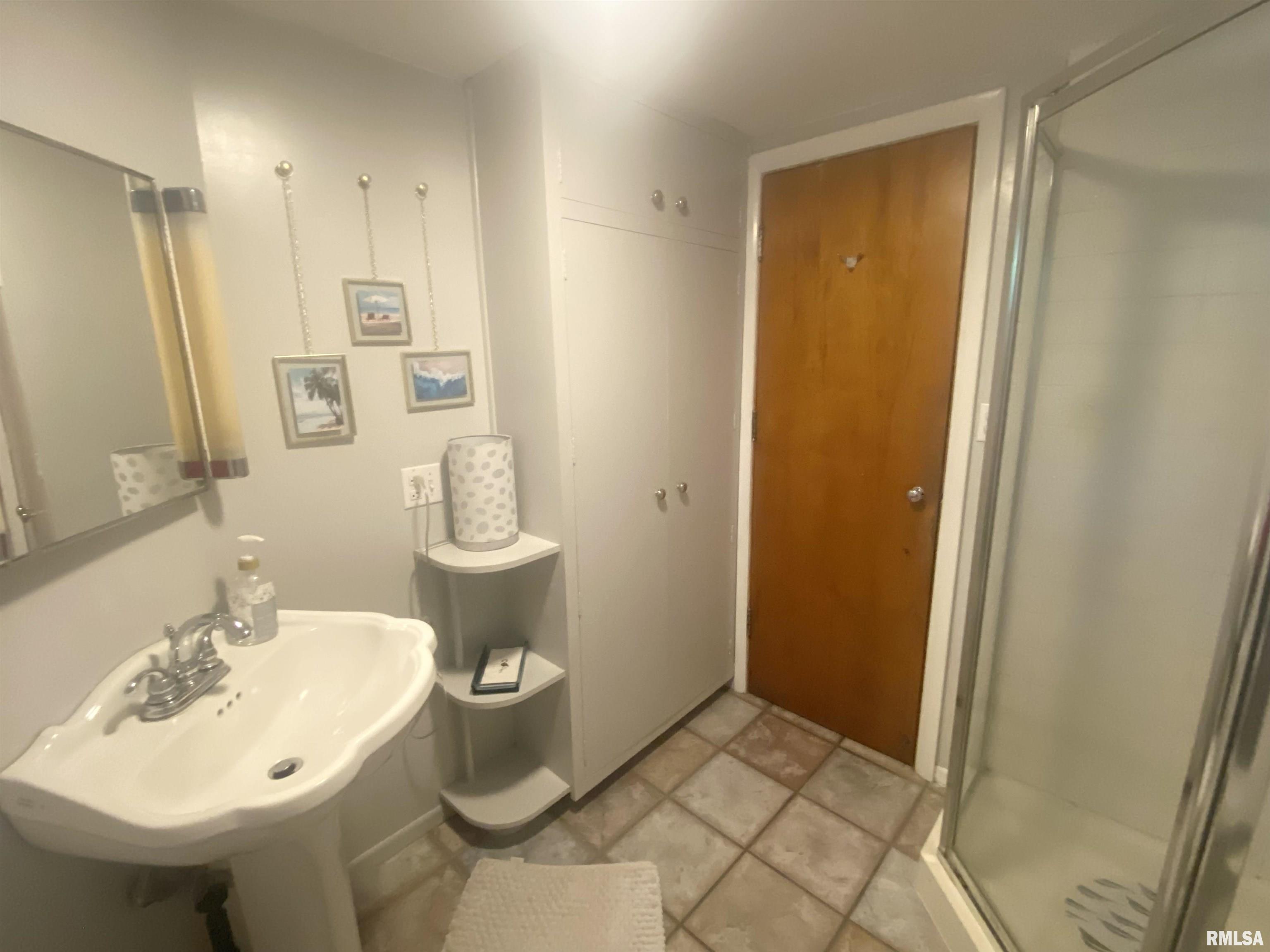 1815 Mound Road Jacksonville, IL 62650 - Photo 29 of 34