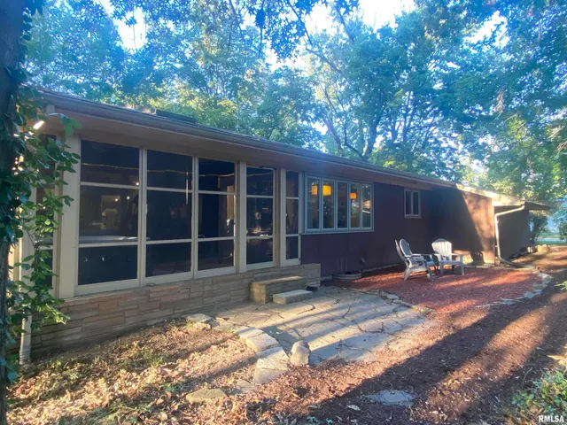 $218,000 | 1815 Mound Road, Jacksonville, IL 62650