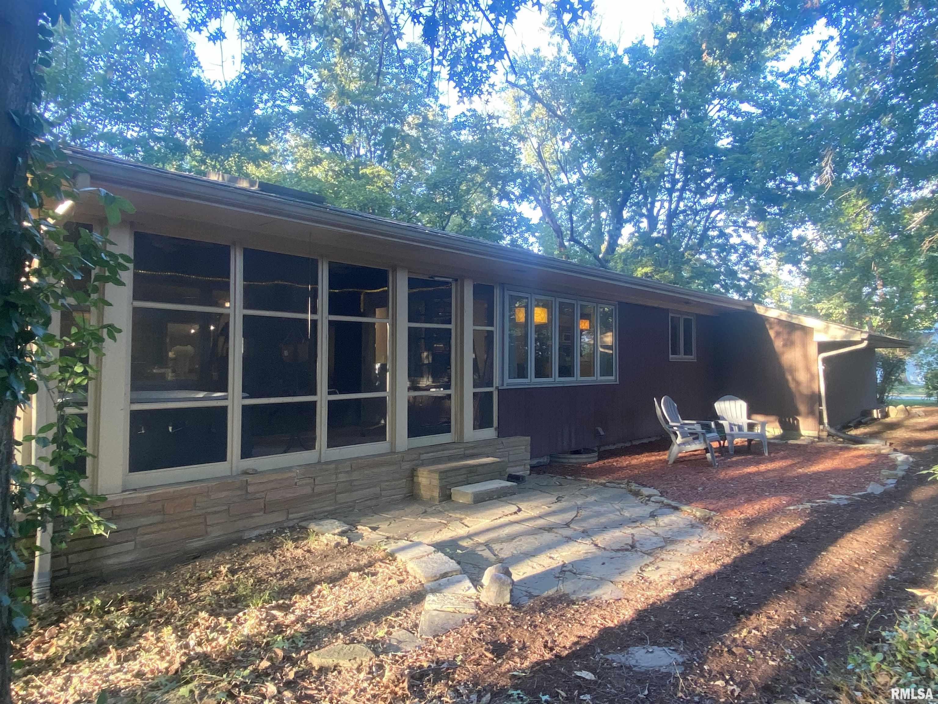 1815 Mound Road Jacksonville, IL 62650 - Photo 7 of 34