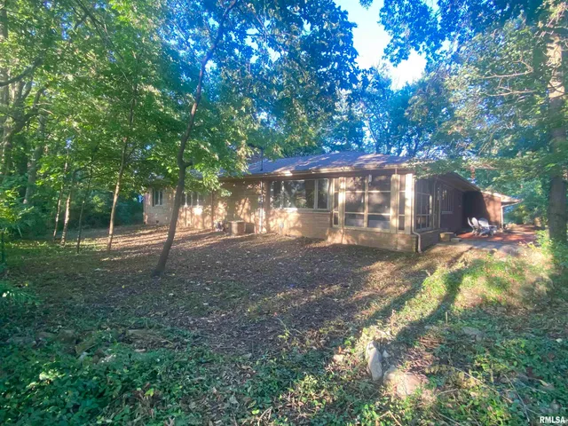 $218,000 | 1815 Mound Road, Jacksonville, IL 62650