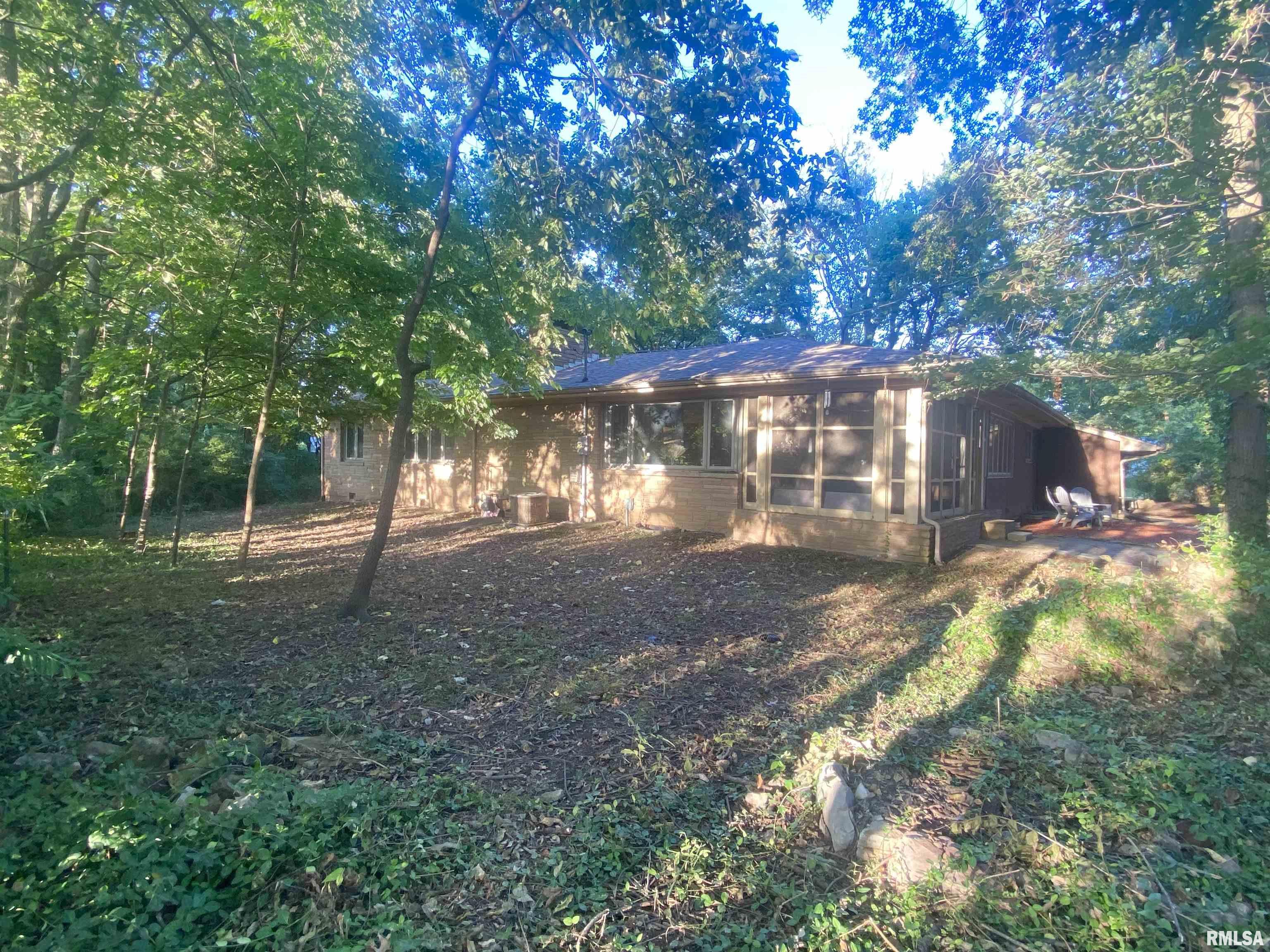 1815 Mound Road Jacksonville, IL 62650 - Photo 10 of 34