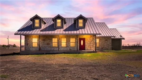 $524,900 | 4355 South E River Road, Martindale, TX 78655