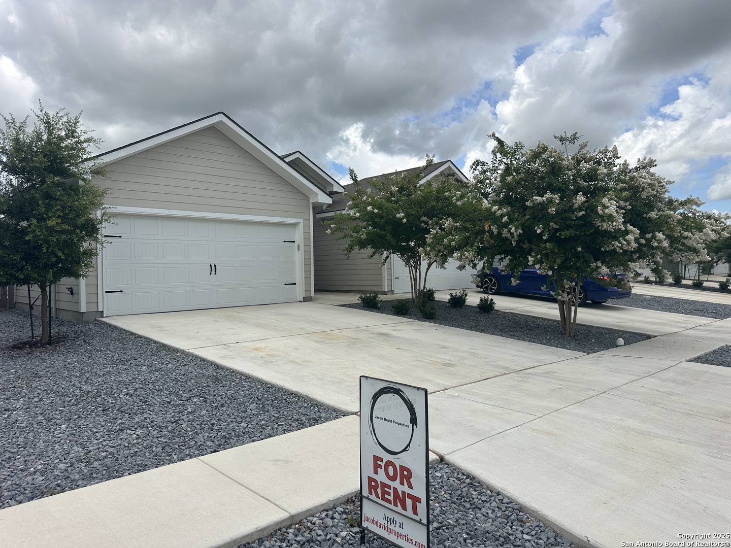 635 Heathers Way Seguin, TX 78155 - Photo 1 of 1 a view of garage and yard