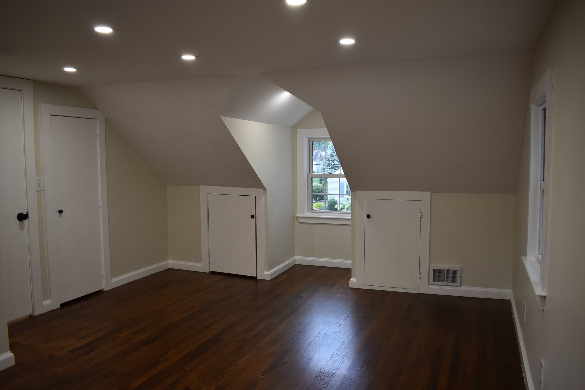 65 Thomas Road Weymouth, MA 02190 - Photo 15 of 29 Gallery Image 15