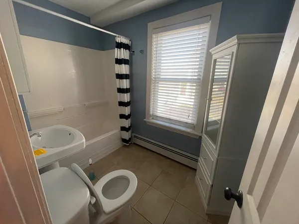 $2,300 | 363 Shrewsbury Street, Unit 2, Worcester, MA 01604