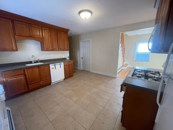 $2,300 | 363 Shrewsbury Street, Unit 2, Worcester, MA 01604