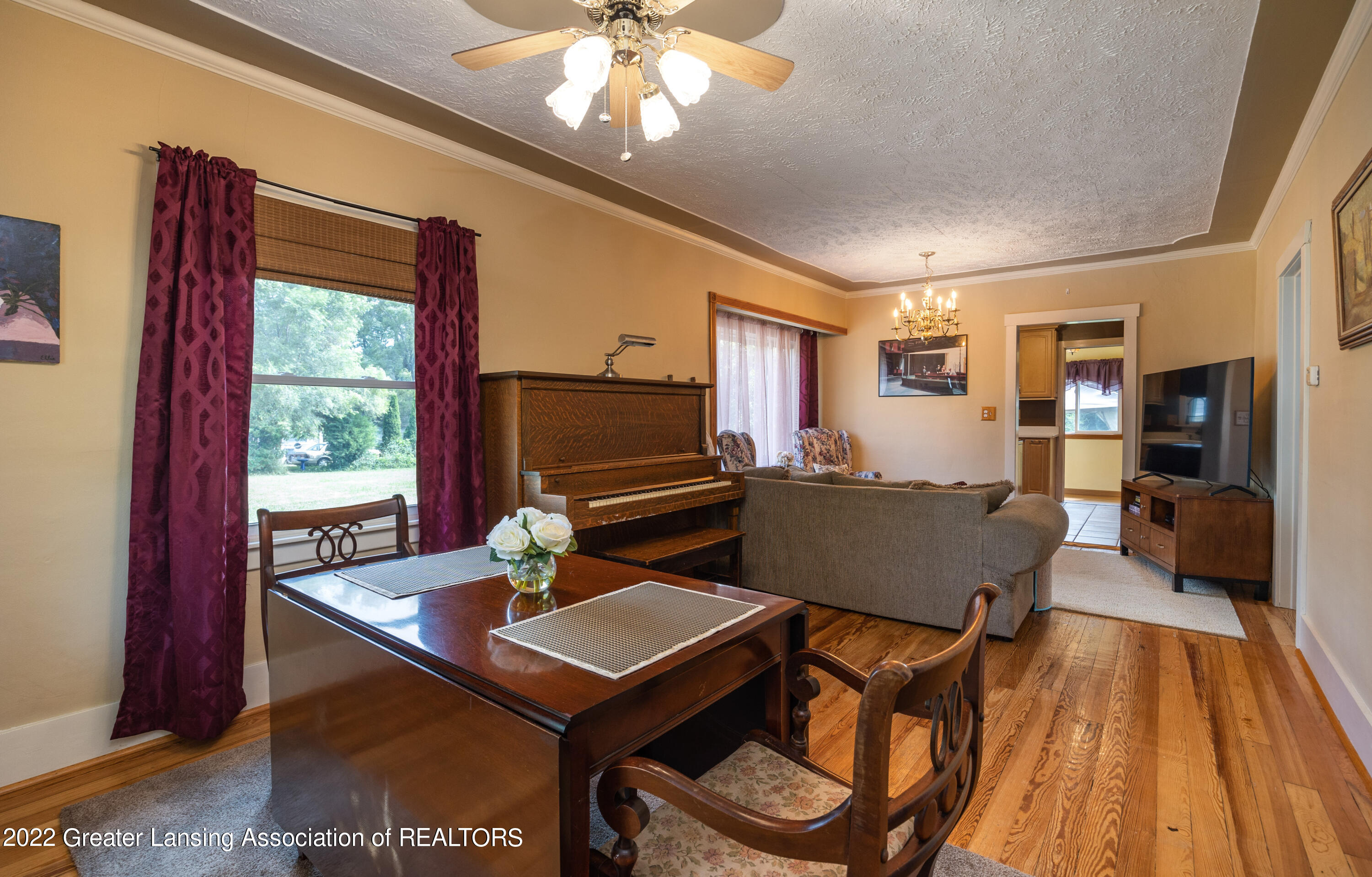 226 Renker Road Lansing, MI 48917 - Photo 5 of 34 living room 1