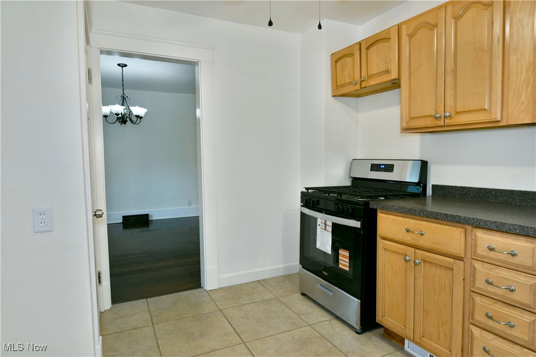 9043 Howland Springs Road Southeast Warren, OH 44484 - Photo 13 of 28