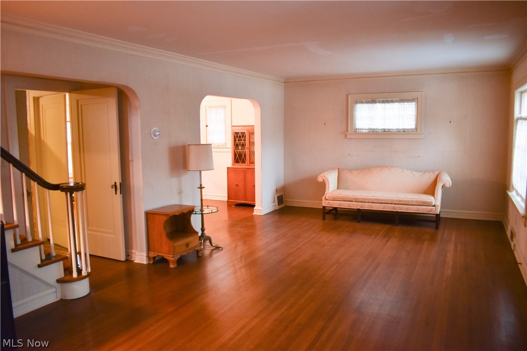 910 Beverly Road Cleveland, OH 44121 - Photo 12 of 32 Gallery Image 12