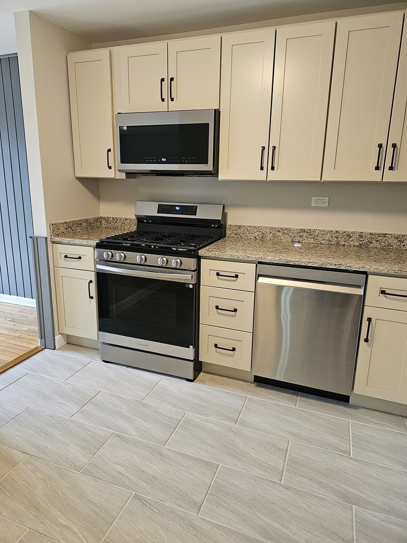 922 East Old Willow Road, Unit 208 Prospect Heights, IL 60070 - Photo 7 of 18