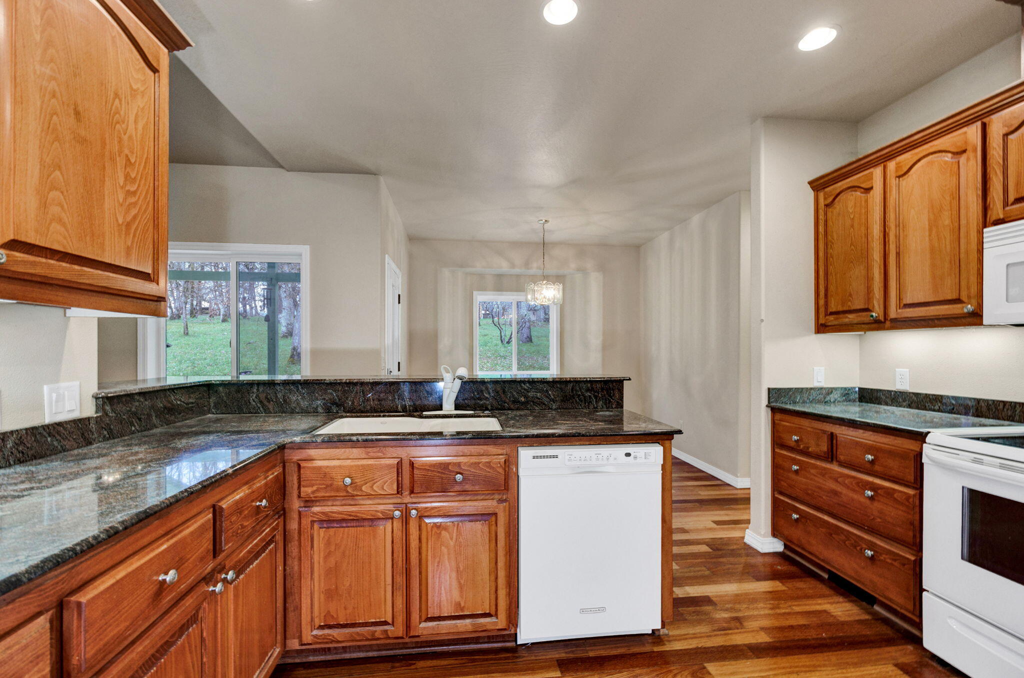 270 Rene Drive Shady Cove, OR 97539 - Photo 14 of 40 25-web-or-mls-RD (25)