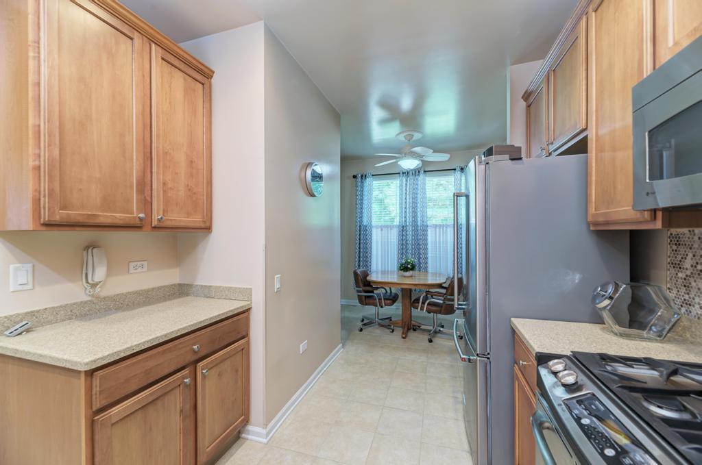 2886 Edgewater Drive Elgin, IL 60124 - Photo 8 of 31