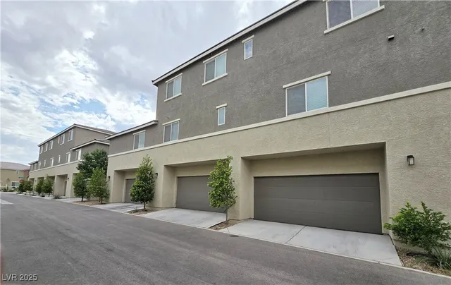 $1,995 | 2843 Kona Blue Lane, Unit 3, Las Vegas, NV 89183