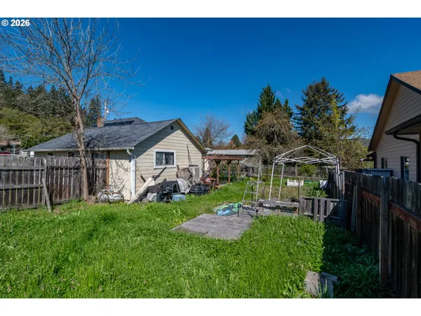 $297,000 | 597 Southeast Ramp Street, Roseburg, OR 97470