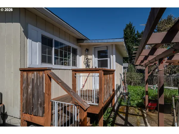 $297,000 | 597 Southeast Ramp Street, Roseburg, OR 97470