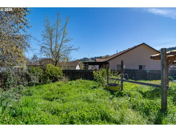 $297,000 | 597 Southeast Ramp Street, Roseburg, OR 97470
