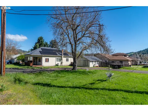 $297,000 | 597 Southeast Ramp Street, Roseburg, OR 97470