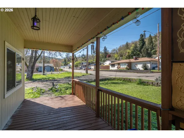 $297,000 | 597 Southeast Ramp Street, Roseburg, OR 97470