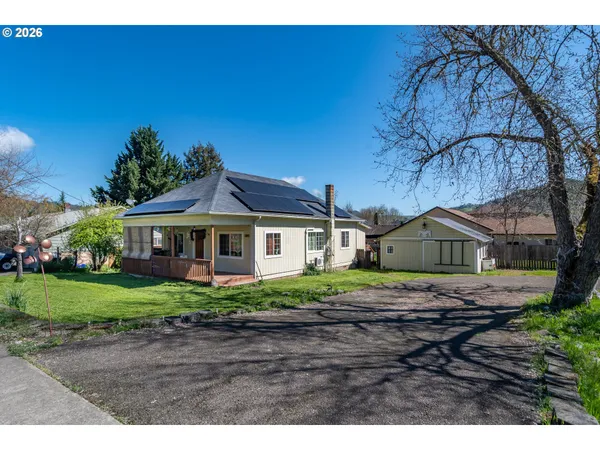$297,000 | 597 Southeast Ramp Street, Roseburg, OR 97470