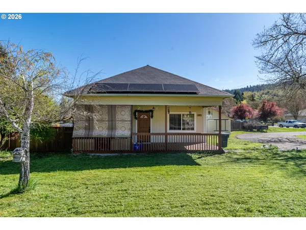 $297,000 | 597 Southeast Ramp Street, Roseburg, OR 97470