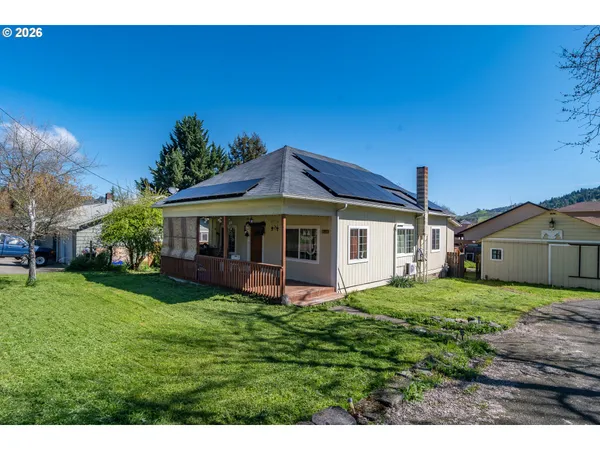 $297,000 | 597 Southeast Ramp Street, Roseburg, OR 97470