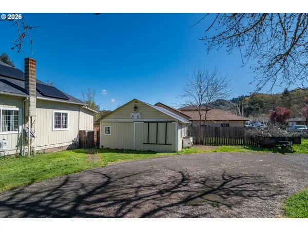 $297,000 | 597 Southeast Ramp Street, Roseburg, OR 97470