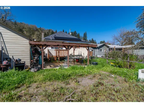 $297,000 | 597 Southeast Ramp Street, Roseburg, OR 97470