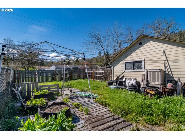$297,000 | 597 Southeast Ramp Street, Roseburg, OR 97470