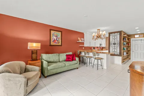 $210,000 | 1118 Lake Terrace, Unit 217H, Boynton Beach, FL 33426
