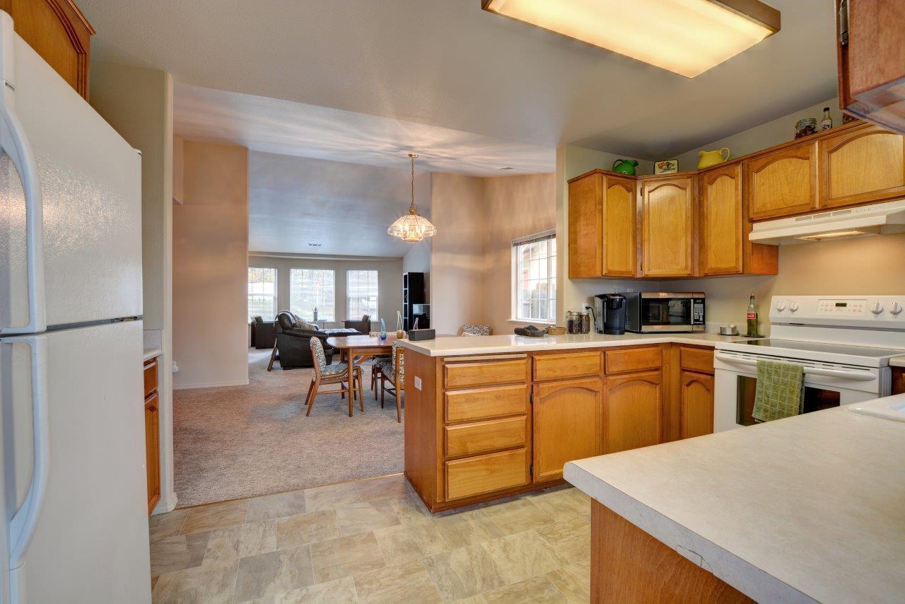 285 Randy Street Ashland, OR 97520 - Photo 9 of 28 DSC_7337_8_9