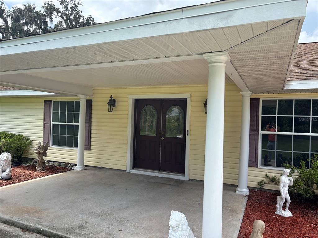 4641 Highway 98 Fort Meade, FL 33841 - Photo 2 of 14 a front view of a house with a window