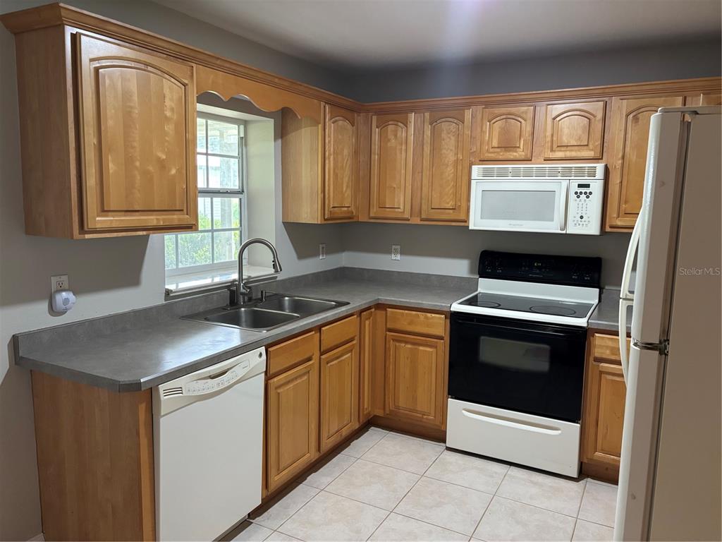 4641 Highway 98 Fort Meade, FL 33841 - Photo 6 of 14 a kitchen with sink cabinets and window