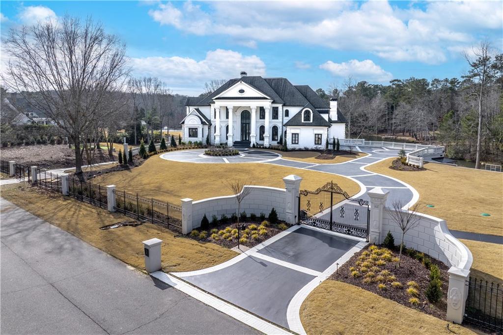 10450 Belladrum Alpharetta, GA 30022 - Photo 2 of 95