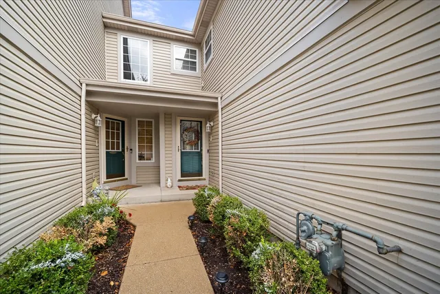 a view of a pathway with a house