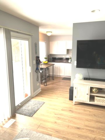 $229,999 | 694 East Whispering Oaks Drive, Palatine, IL 60074