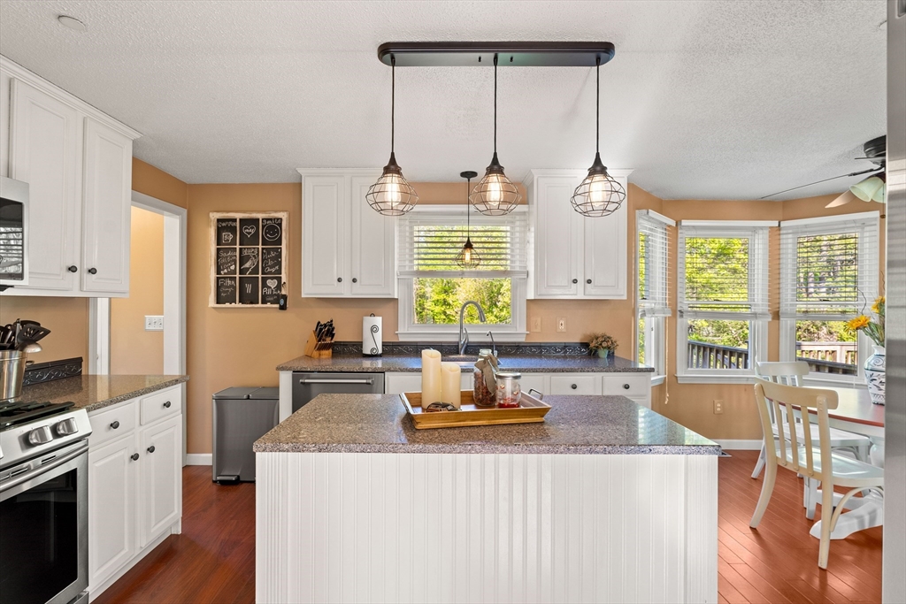 11 Hammond Farm Road Haverhill, MA 01832 - Photo 4 of 24