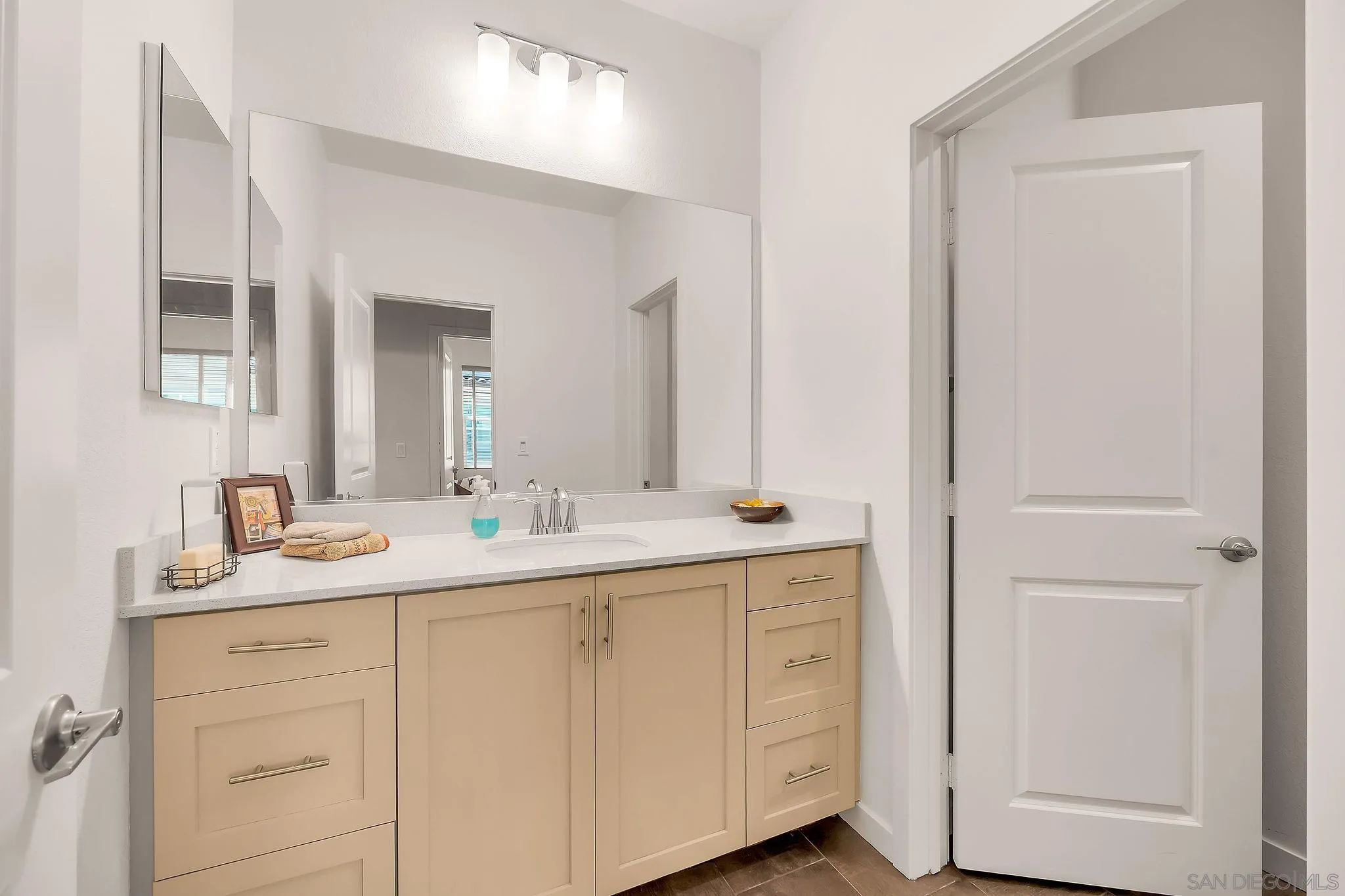 122 Diamante Road San Marcos, CA 92078 - Photo 14 of 21 Bathroom