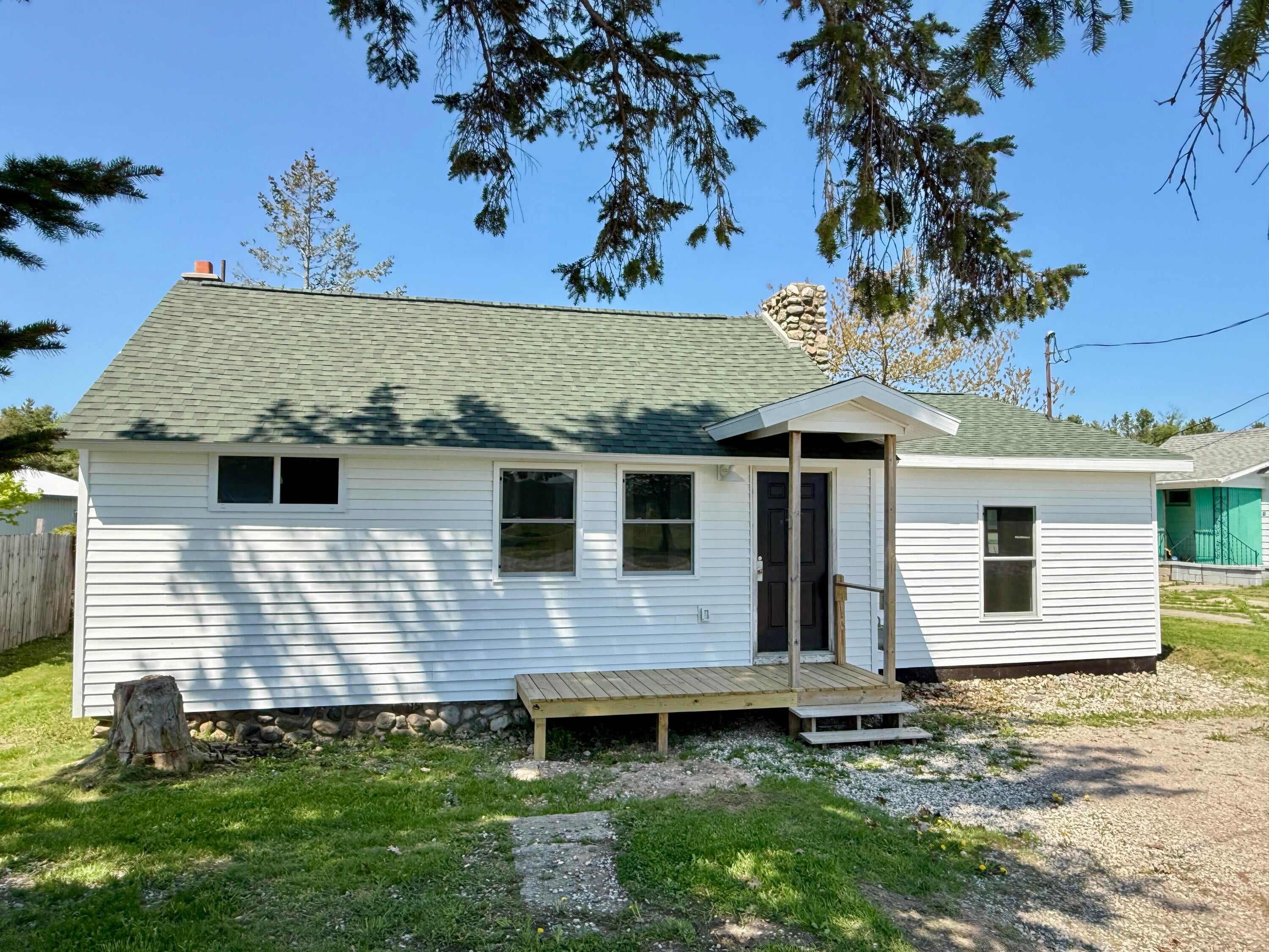 998 Loomis Street Cheboygan, MI 49721 - Photo 39 of 39 IMG_5123