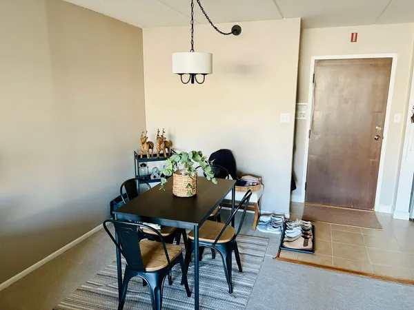 $1,625 | 5125 Blodgett Avenue, Unit 213, Downers Grove, IL 60515