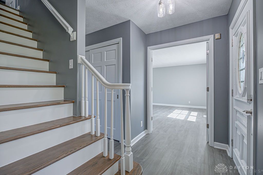 5740 Hendrickson Road Franklin, OH 45005 - Photo 4 of 51 Gallery Image 4