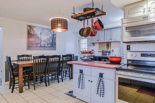 $629,900 | 10 Sunnybank Avenue, Rockland, MA 02370