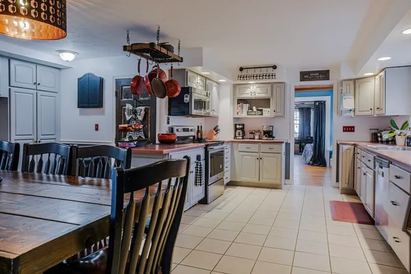 $629,900 | 10 Sunnybank Avenue, Rockland, MA 02370