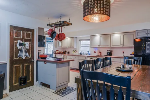 $629,900 | 10 Sunnybank Avenue, Rockland, MA 02370