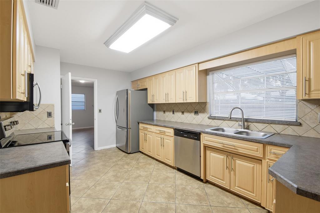 1534 Lagoon Road Lakeland, FL 33803 - Photo 14 of 40