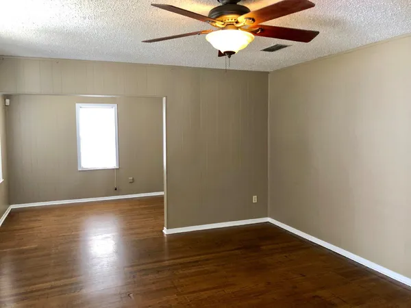 $1,575 | 3412 30th Street, Lubbock, TX 79410